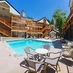 Newly Renovated Atlanta Gem: Central Buckhead Apt