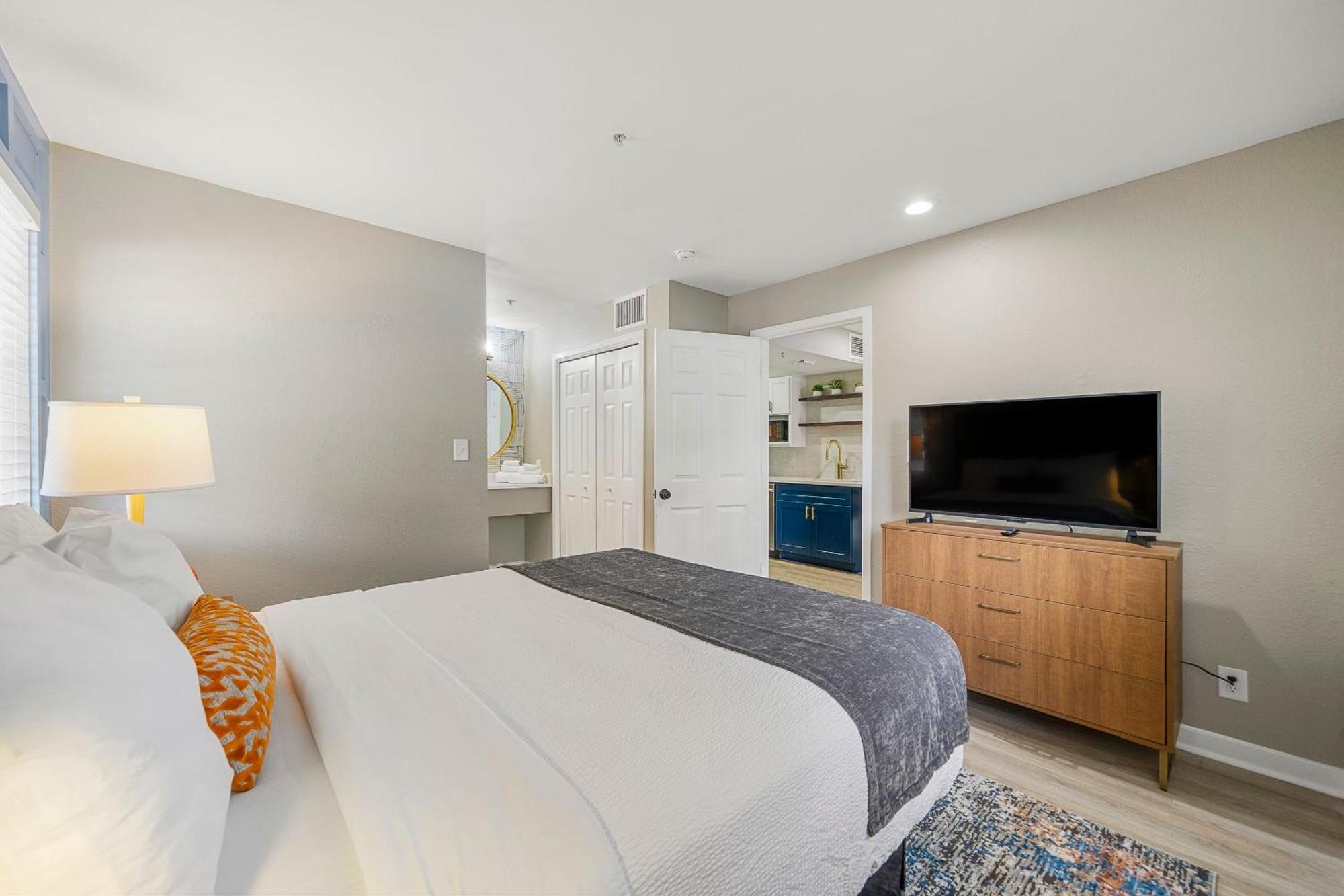 Apartment Newly Renovated Gem: Buckhead *